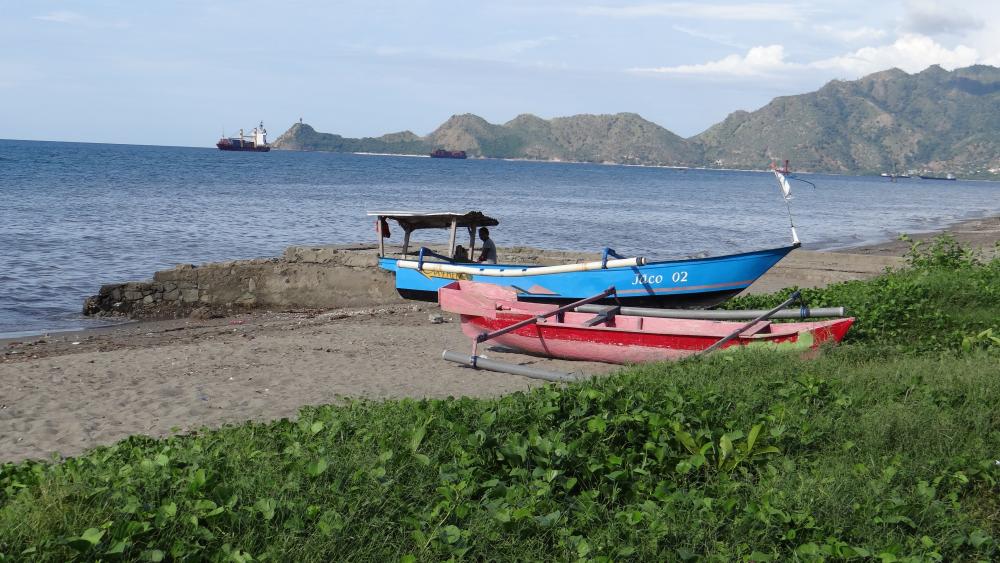 Beach at Dili, PT, April 2014.jpg