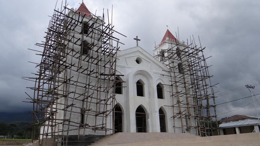 Church at Ainaro – photographed 27 April 2014.jpg