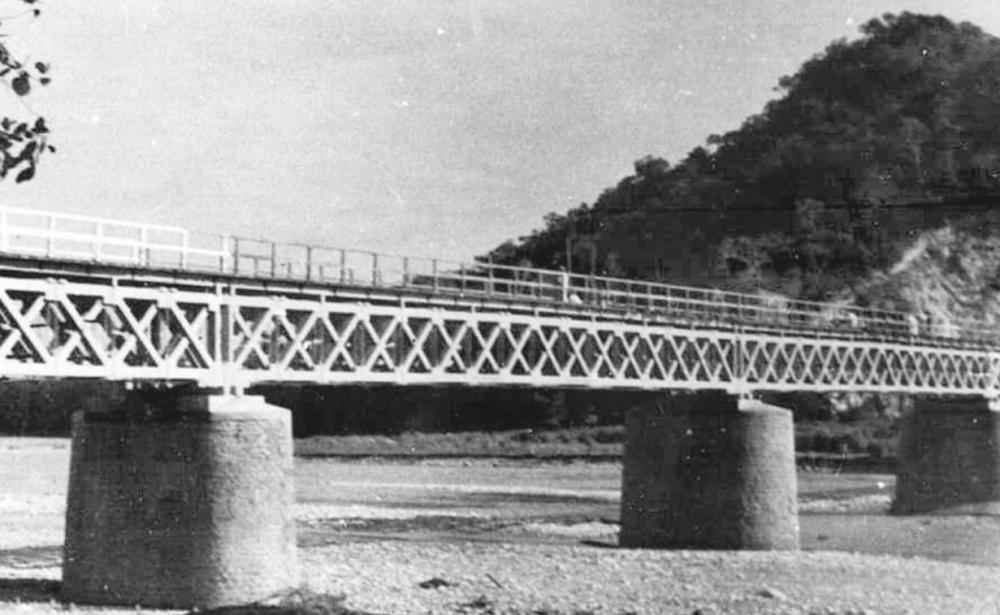 1200137111_MinaRiverbridgeDutchTimor.PhotographbyEatonduringhisvisittoTimorin1941.thumb.jpg.eb1d59edd8bc17c6c19e5f4086e122d0.jpg