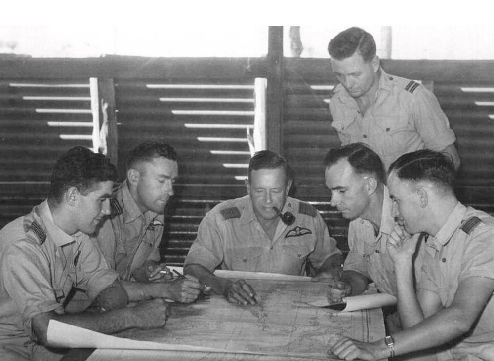 371001499_EatonwithofficersofNo.79Wingplanningamission.BatchelorAugust1944.thumb.jpg.bb5c4fe850c27631a0d4db91eb8edce3.jpg