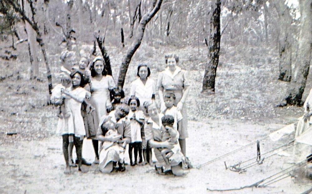 1Bobs_Farm_Evacuation_Camp_little_known_l.thumb.jpeg.3bb920dc2da0f275aa14bd210ead5170.jpeg